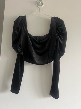 Trendyol Black Velvet Puff-Sleeve Crop Top